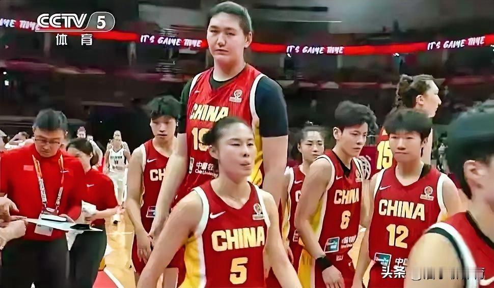 国家女篮大比分负于比利时队，张子宇制霸篮下却输球，如果有李梦在结局或许不同。国