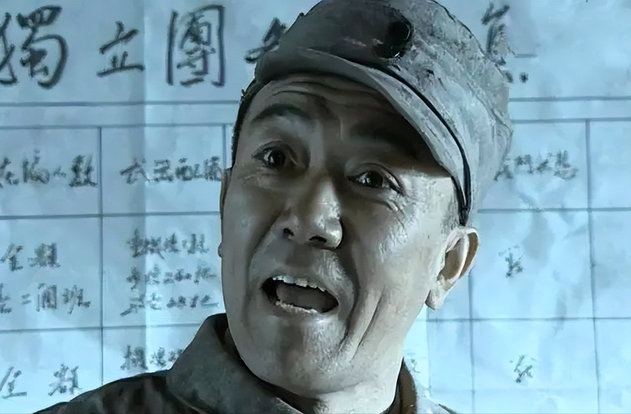 2004年，《亮剑》导演陈健邀请唐国强老师出演李云龙，片酬50万，唐国强笑了笑说