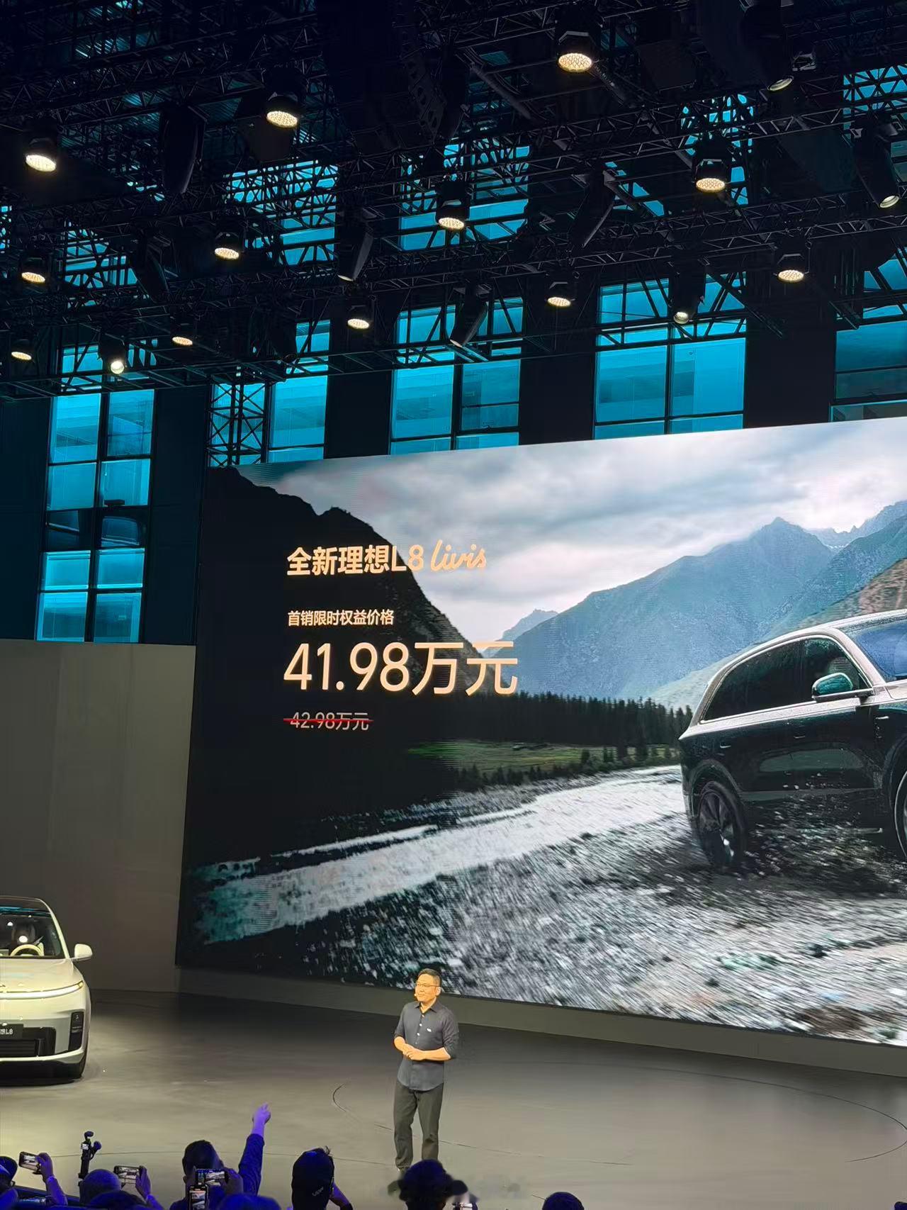 L8Livis42.98万元！理想称增程的尽头是5C增程全新理想L8上市老车