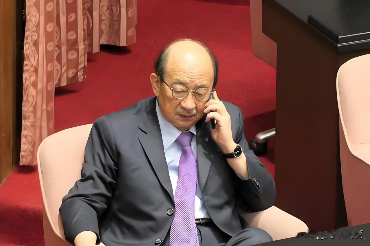 柯建铭拒不到庭，法官下令嘱托拘提！何为嘱托拘提？原来是法官费尽心机！柯建铭因