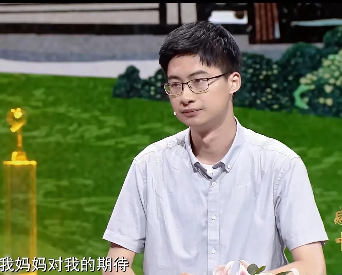 庞众望最大的遗憾竟是没让病重妈妈多喝口水！之前就听说他家境难，靠着自己拼进清华，