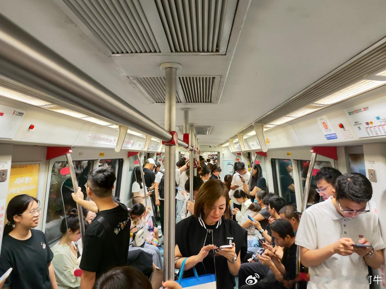 广州地铁网友：2026年5月10日（周日单休，母亲节，广州阴有阵雨，22-26℃