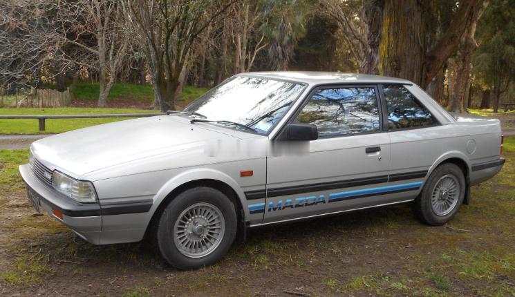马自达626双门版~这是1983年在新西兰上的牌，2.0四缸汽油+手动挡，卖家说