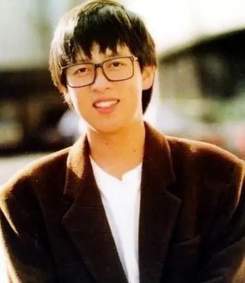 1997年，张雨生突发严重车祸，女友黄慧玲守ICU整整24天，最终张雨生还