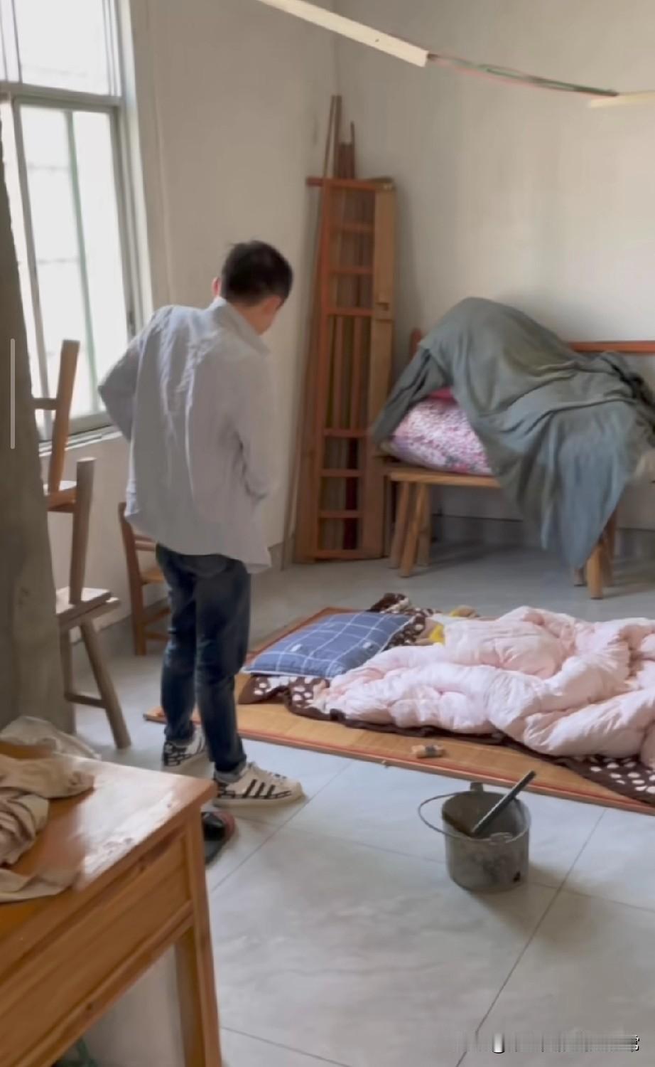 没带女友回家，直接把床拆了！家人们谁懂啊！刷到个视频直接笑不活了：一兄弟过