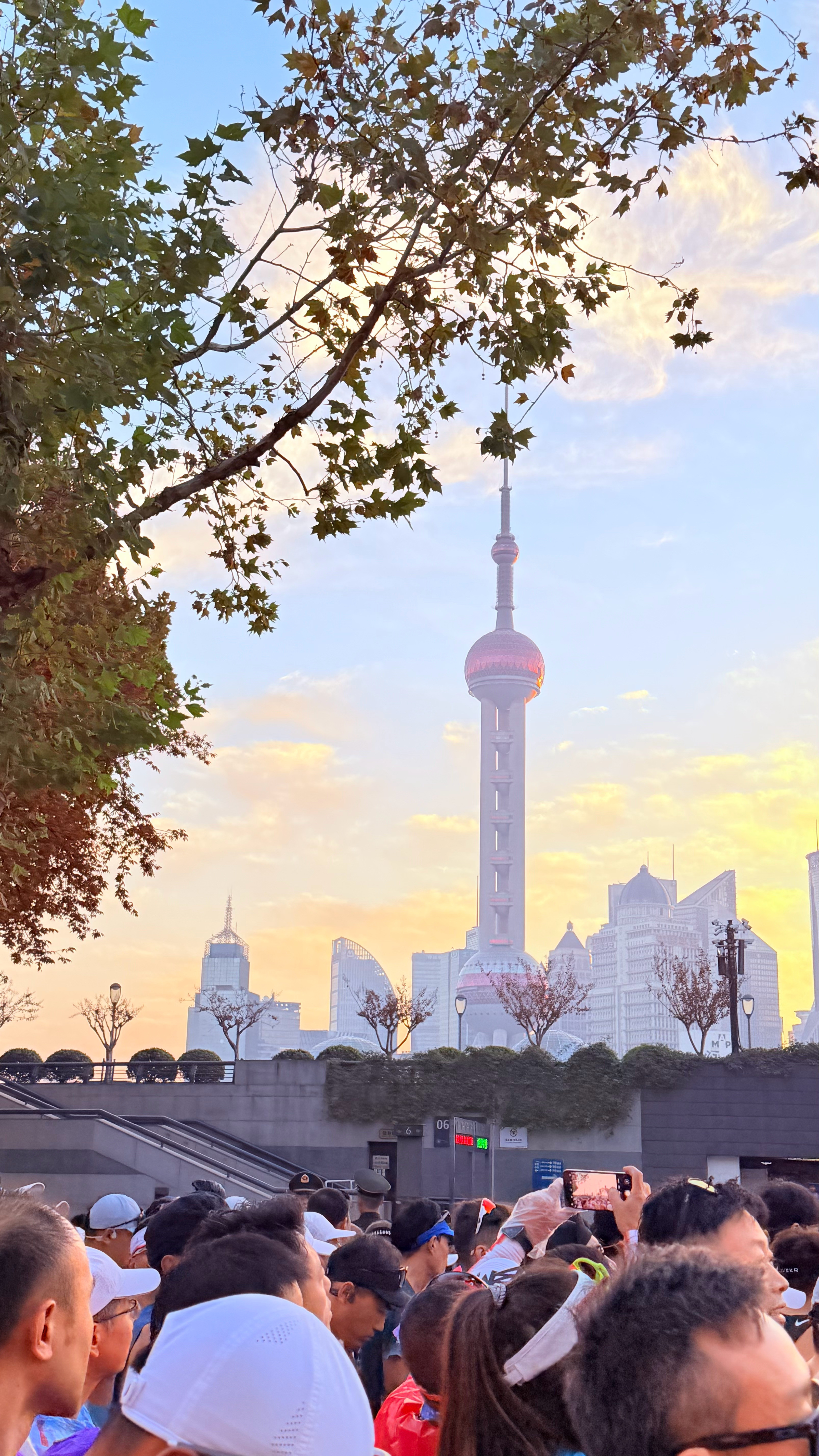 沃尔沃XC70上海马拉松马上开跑🏃克总随感马拉松沃尔沃上海马拉松