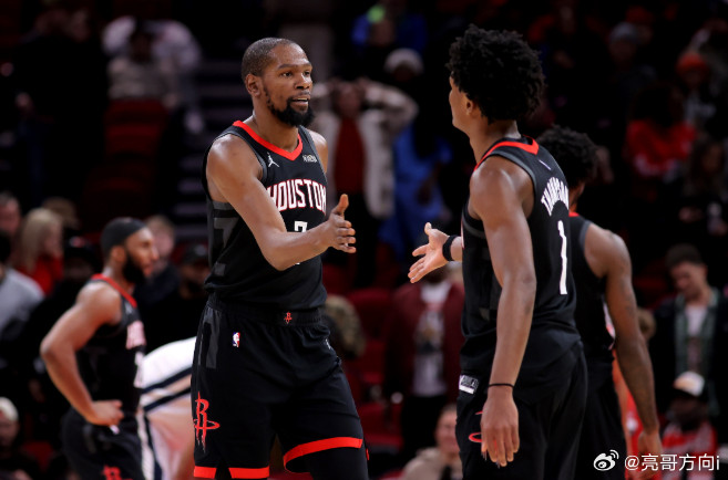 火箭123-122险胜热火。赛后，火箭球星杜兰特接受媒体采访时，谈到了队友阿门。
