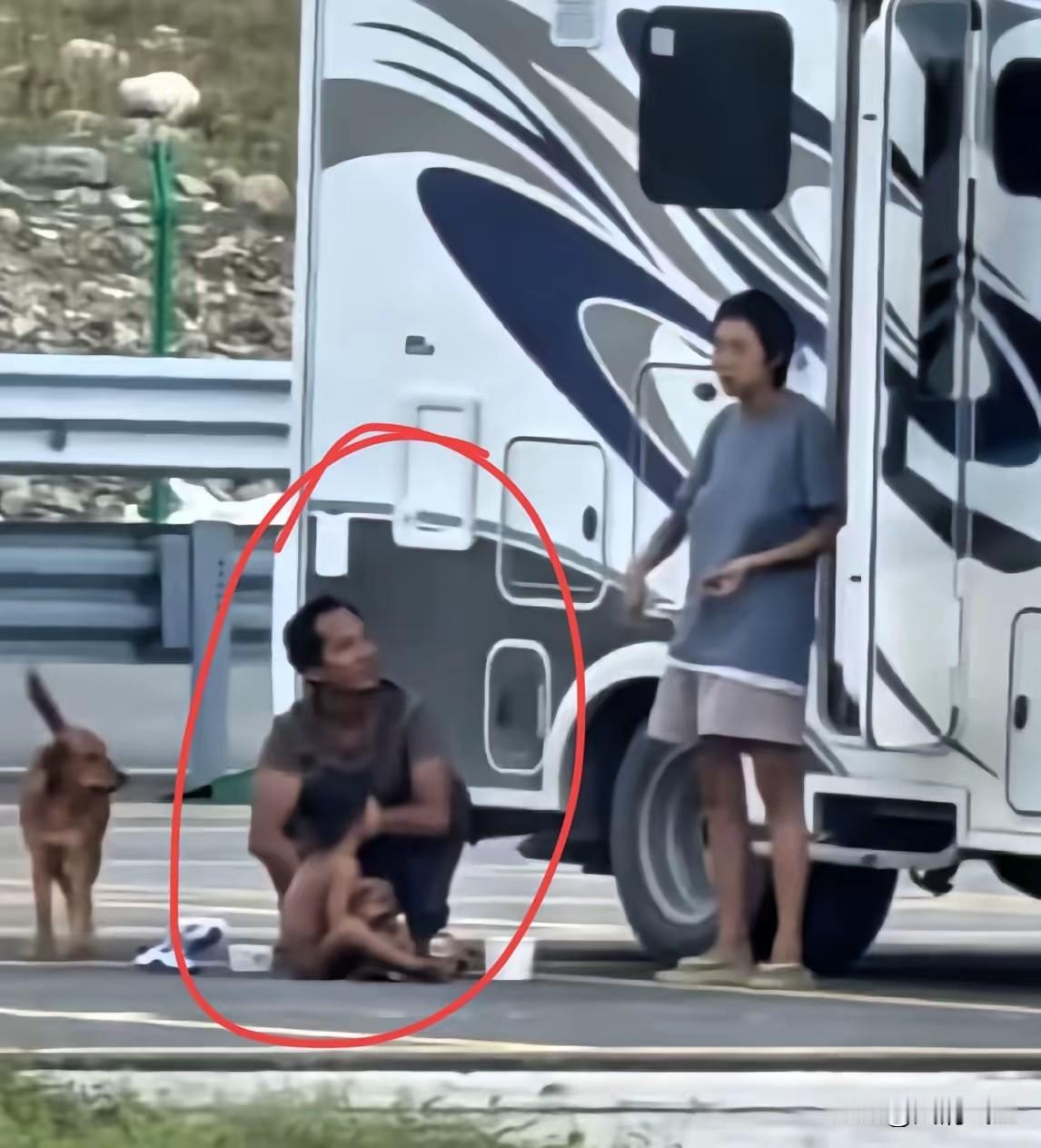还记得那“野人小孩”不？别以为他去医院检查就没事了，最新消息看得人心里发疼！