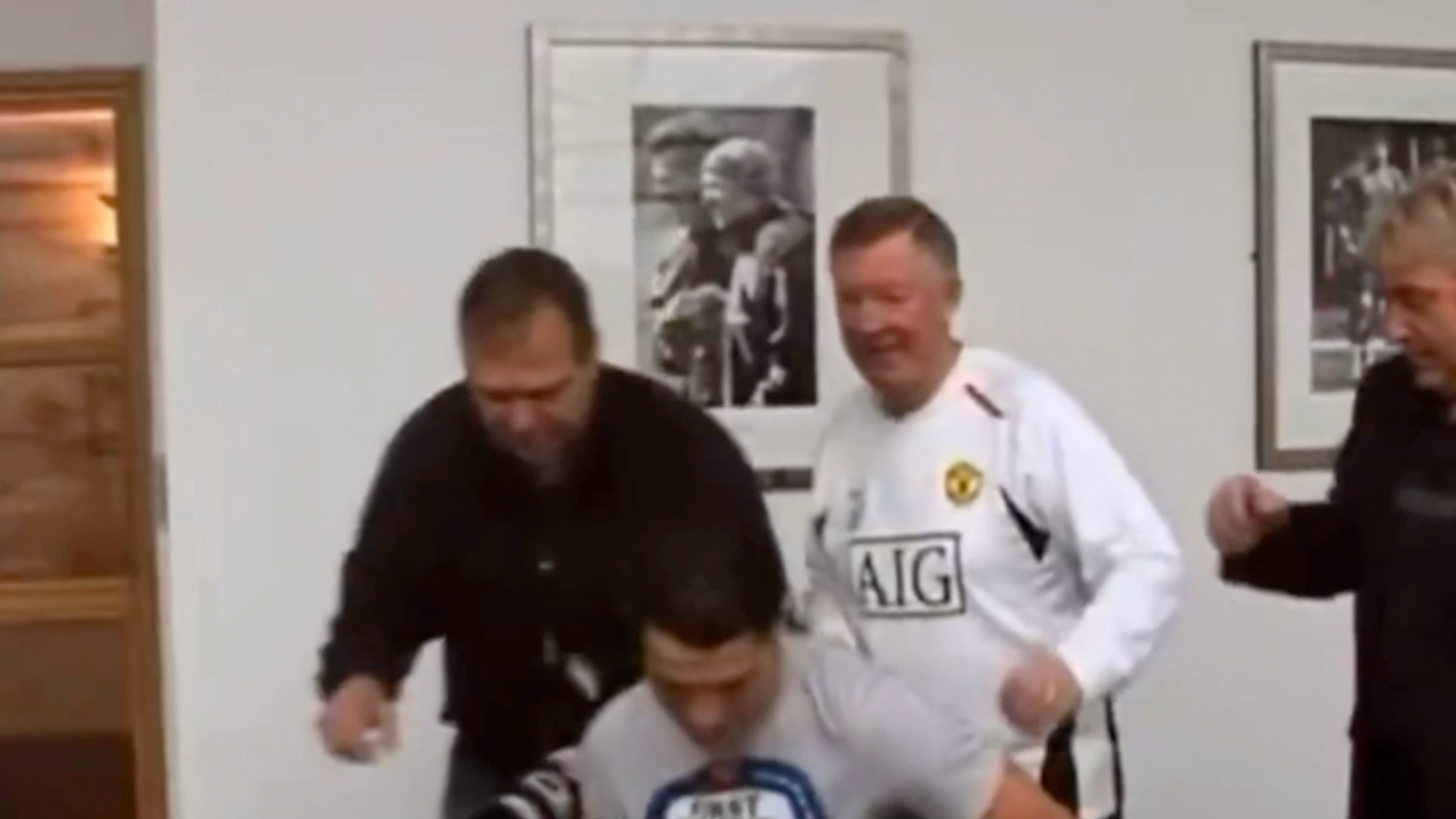 和爵爷好可爱的互动🥹