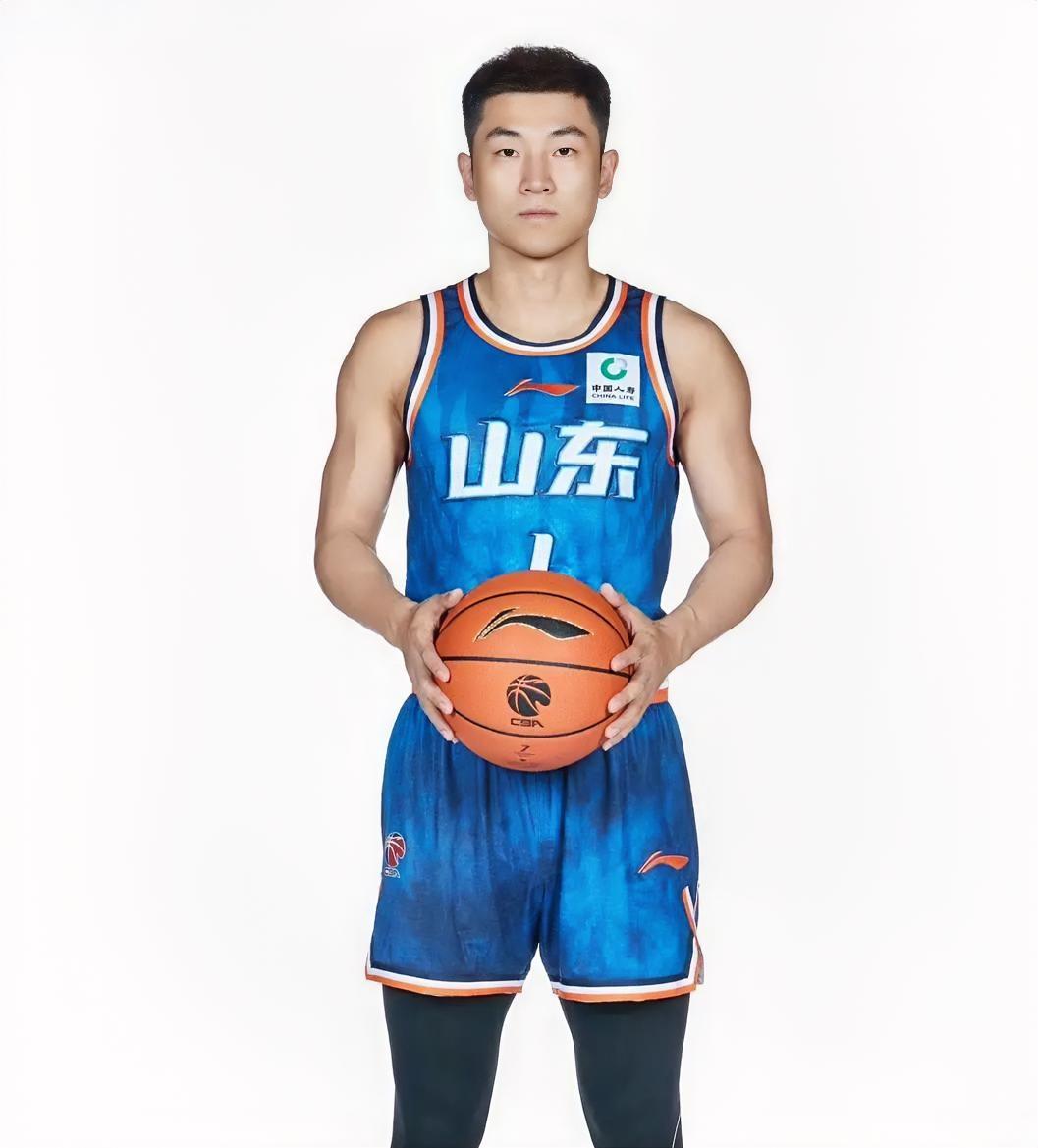 不吹不黑，今日郭昊文和高诗岩的表现数据对比！！高诗岩：今晚出战33分钟，投篮1