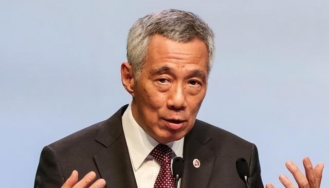 新加坡港，被“釜底抽薪”！中国“冰上舰队”已“战略绕过”马六甲，2万集装箱货轮，