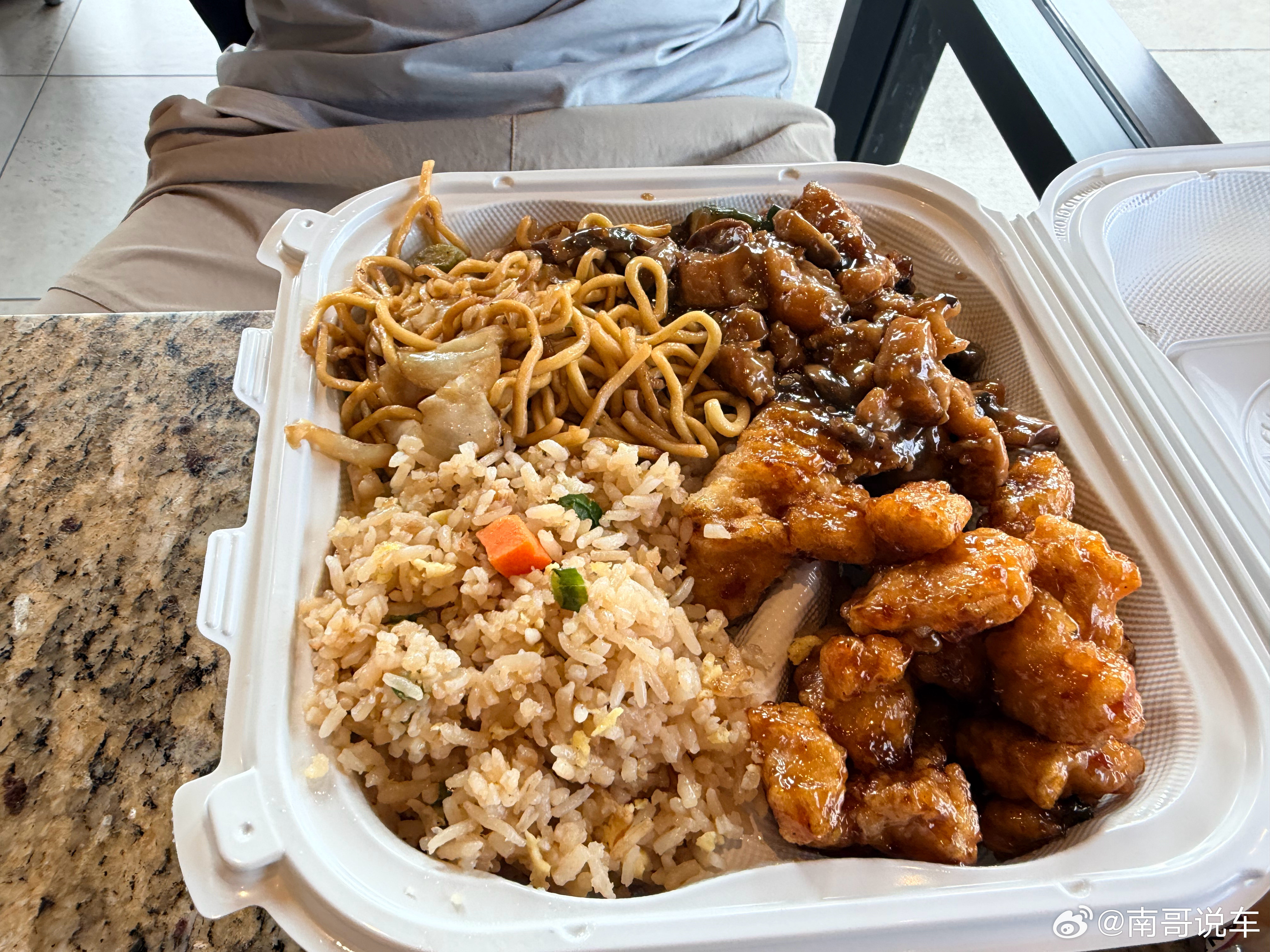 这玩意竟然能成为美国第一的连锁中餐味道属实很上海所有菜都是酸甜口味图一就是爆