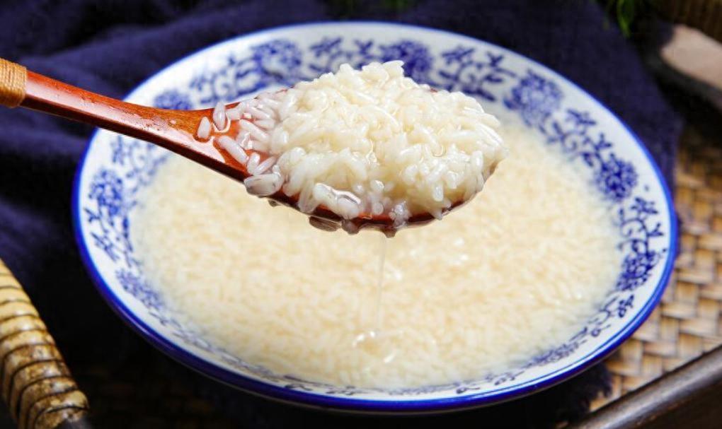 醪糟再次被发现！医生发现：高血脂患者吃醪糟，或出现4大变化一提到醪糟，很多人