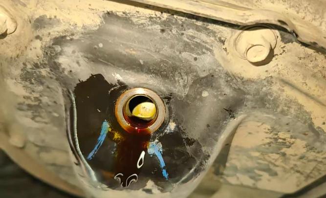 日产轩逸自己保养超省心！自己给轩逸做发动机养护，那真的是很不错的，不需要担心会