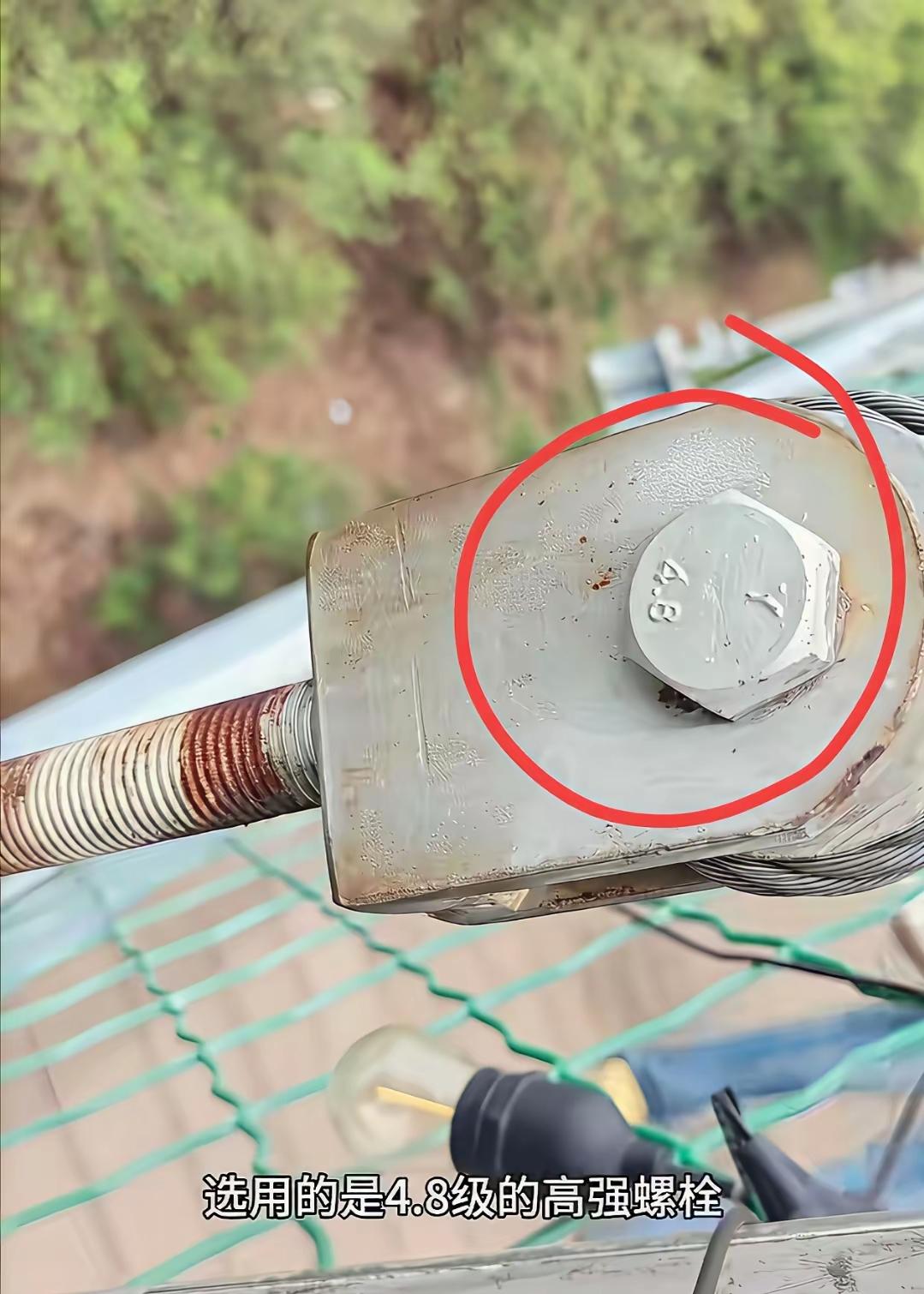 4月5号，安徽合肥市邵先生到江西婺源篁岭景区游玩。在路过悬挂垒心桥（长298米*