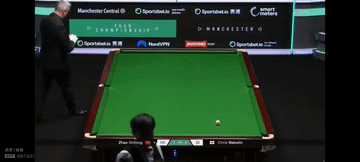 赵心童收完第四局，裁判抬手看表：我也喜欢赵公子！[呲牙笑]才一个小时以后我也可以多