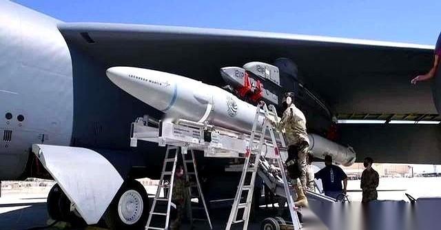 一枚导弹，造价4000多万美元，结果战斗部只有13公斤。威力也就毁个大型停车场