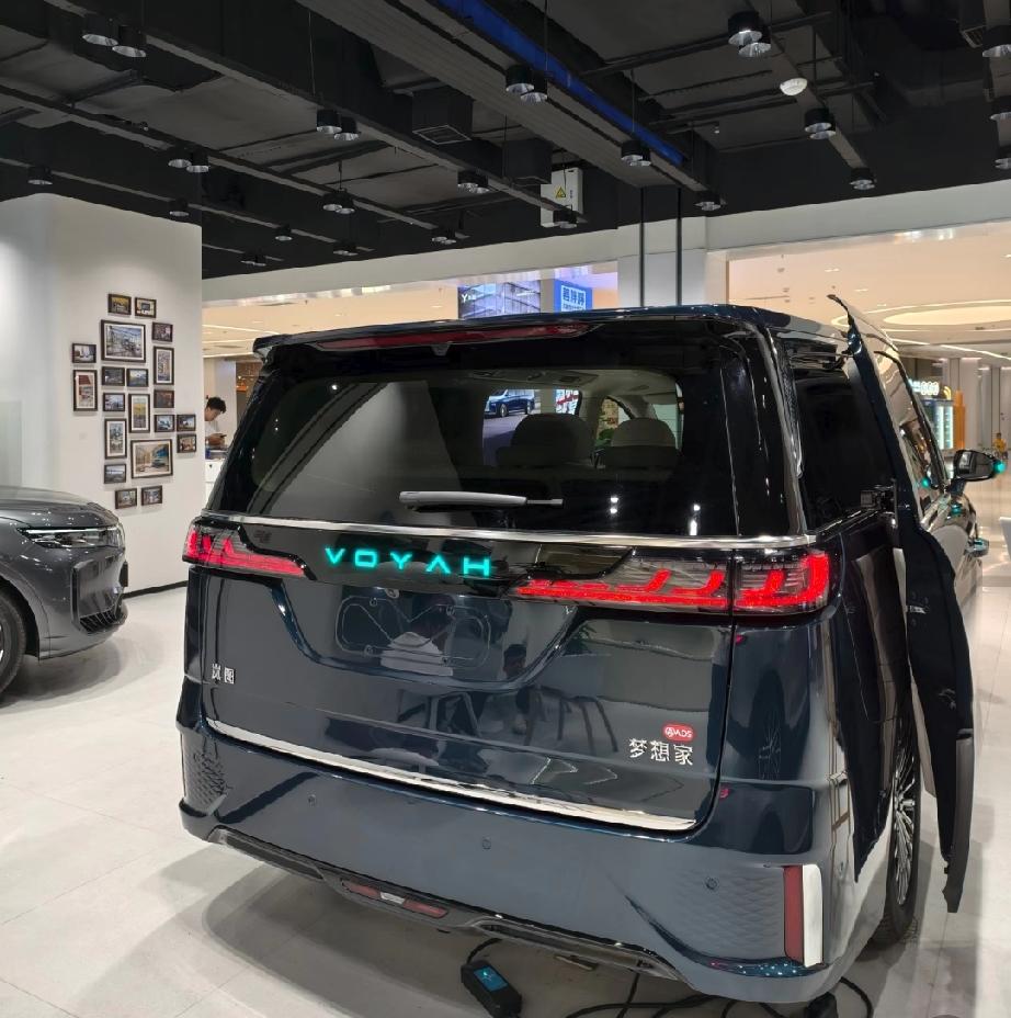 这也太能打了！刚刚看了岚图品牌11月的销量，我笑了！万万没有想到在MPV车型排行