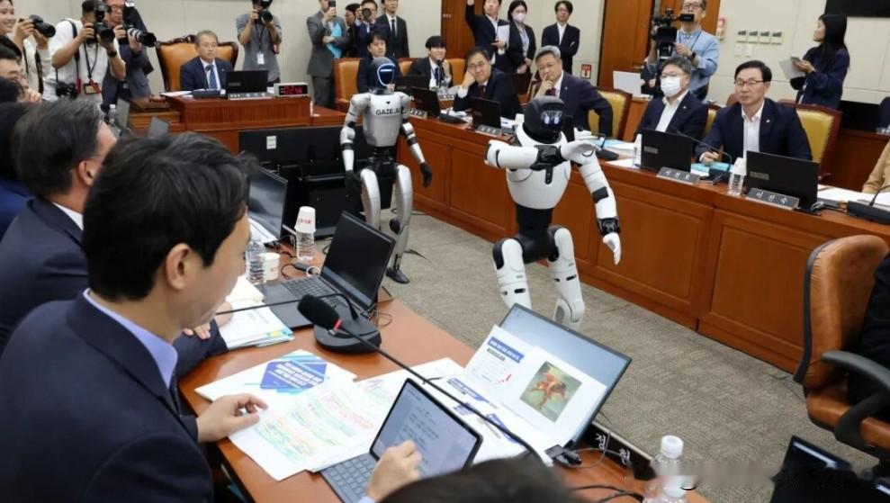 因为两台中国机器人，韩国两党议员吵翻了天。10月6号，韩国国会听证会现场，共同