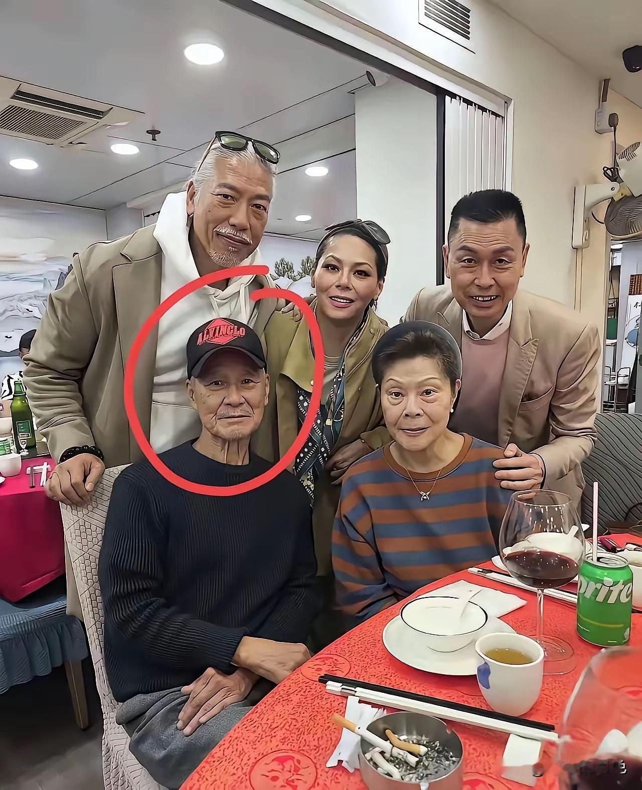 能认识C位的大佬估计也不年轻了。