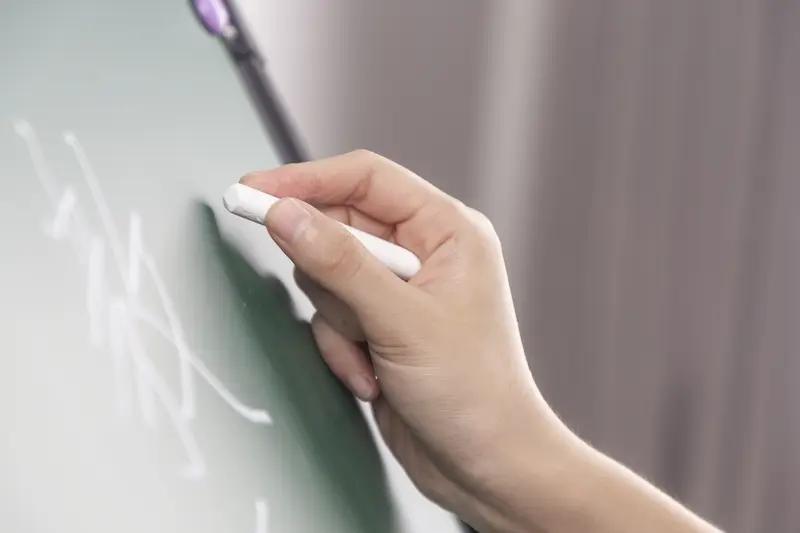 教师弹性上下班，到底什么时候才可以实行？为何每次都不了了之？到底是谁不想让教师多