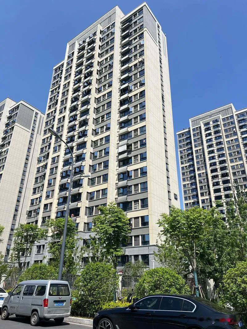 150万的房，现在60万有人要，卖还是熬？150万买的房子，挂70万一年没