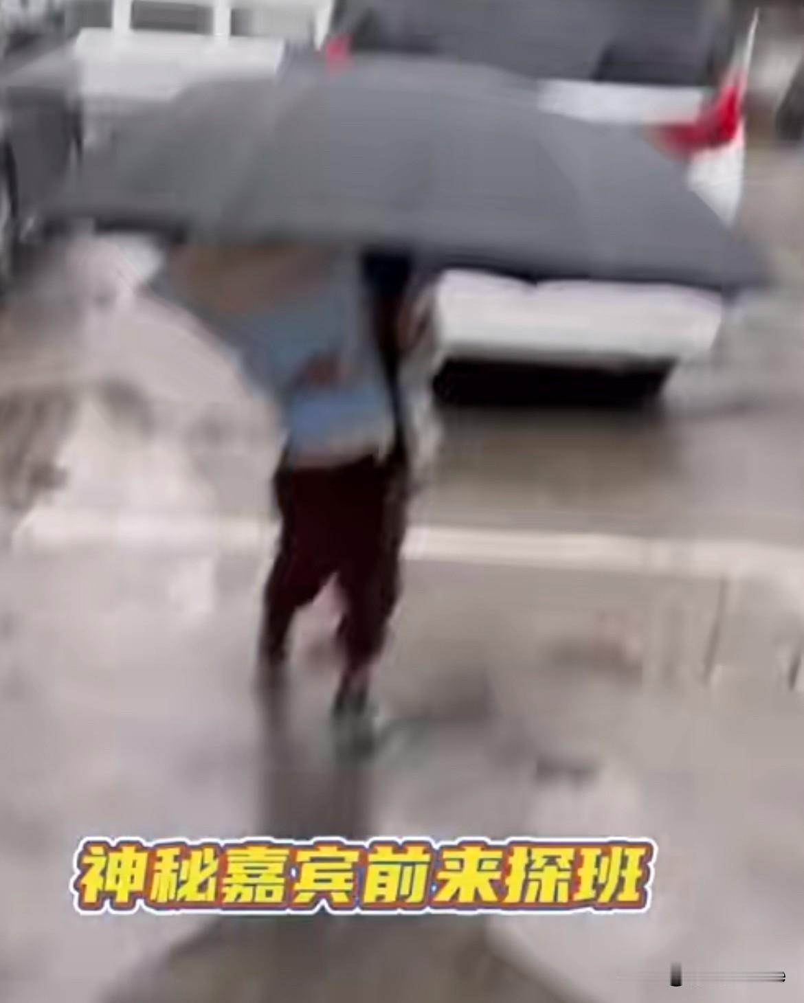 10月26日,黄晓明为了宣传新电影,也是煞费苦心,开始拿小海绵当流量密码了!分
