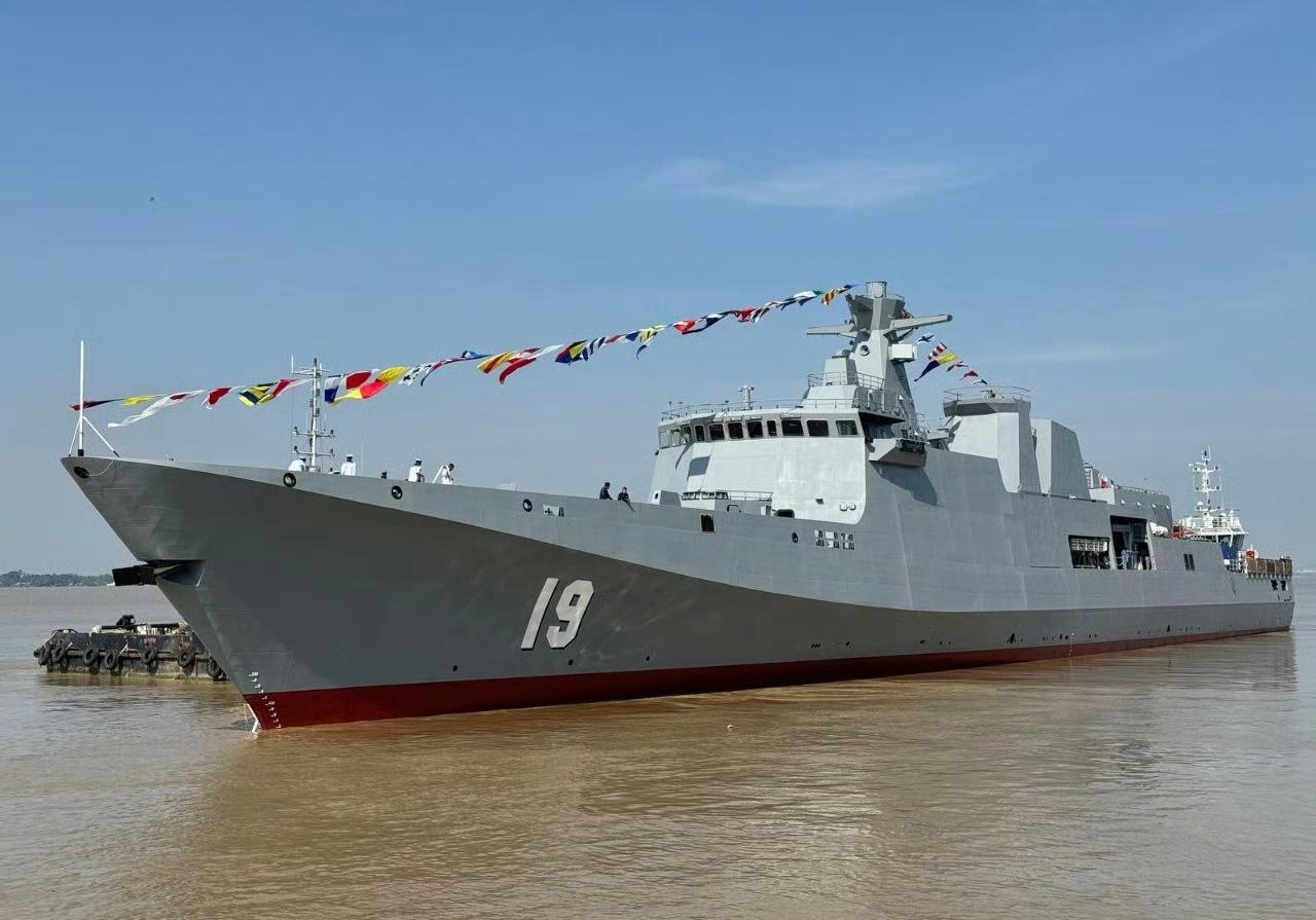 缅甸海军塔伦国王号昨日服役，该舰排水量3500吨，配备垂发系统，2024年12月