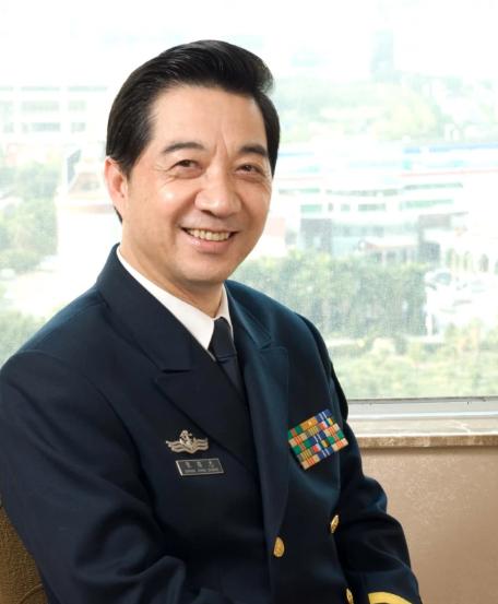 谢谢你张召忠！你真是伟大的预言家！2015年你就说过：“美国啥也不干，让中国追，