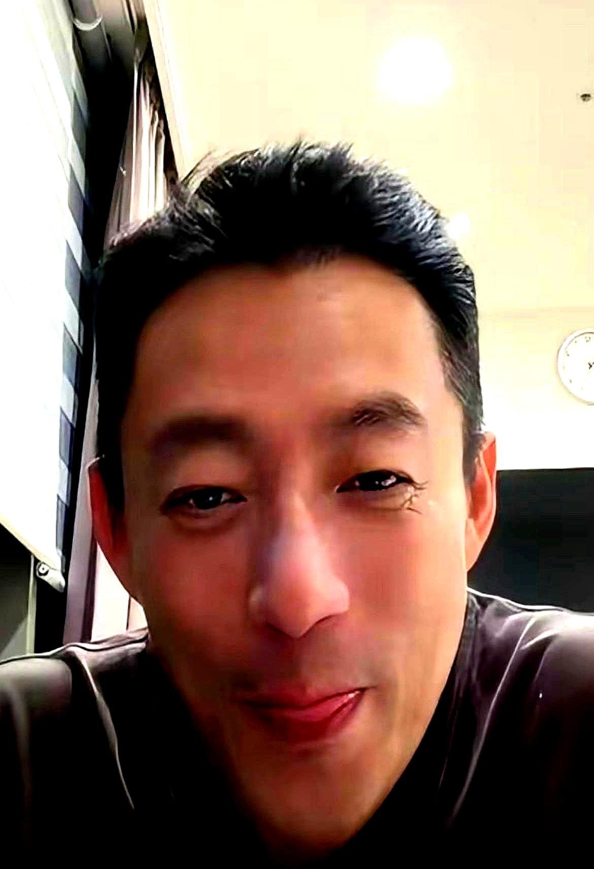 直播间里，儿子的崩溃咆哮成了带货背景音乐。大S头七那天，抖音永久封禁了张兰与