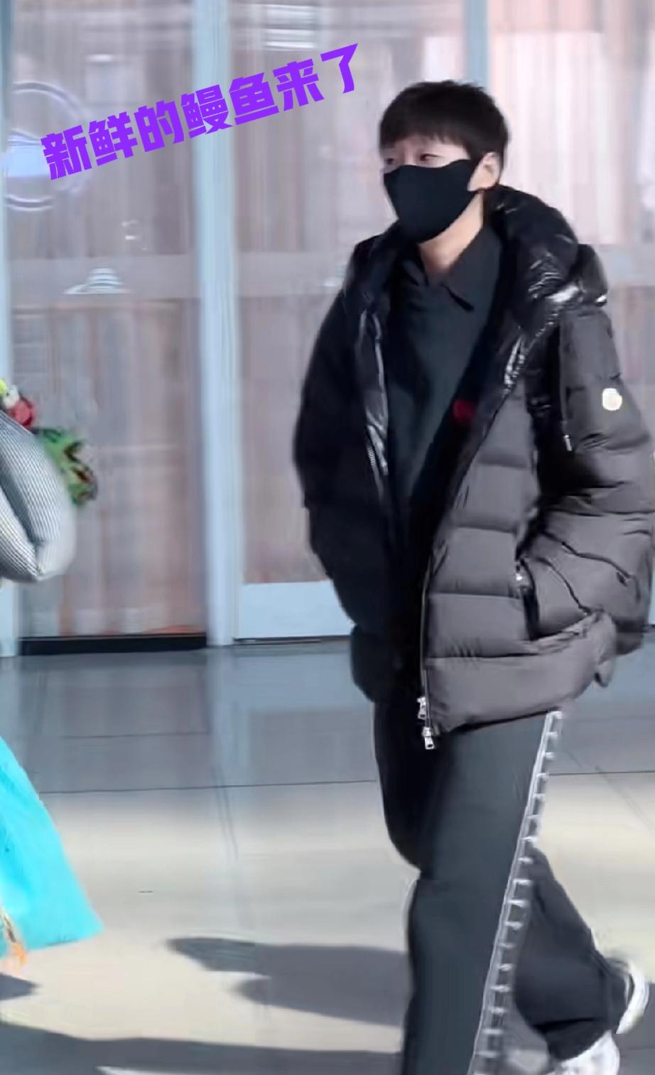 王曼昱出发去南京参加乒超总决赛了，这次与徐弈同框一起出发去的大家心心相念最新