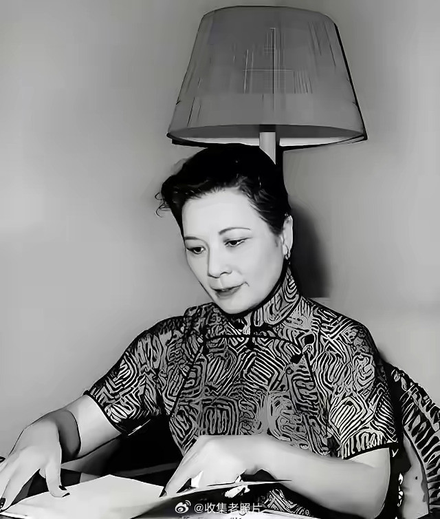 1925年，上海。24岁的张学良在美领馆酒会上邂逅宋美龄。一个年轻俊朗，一个风华