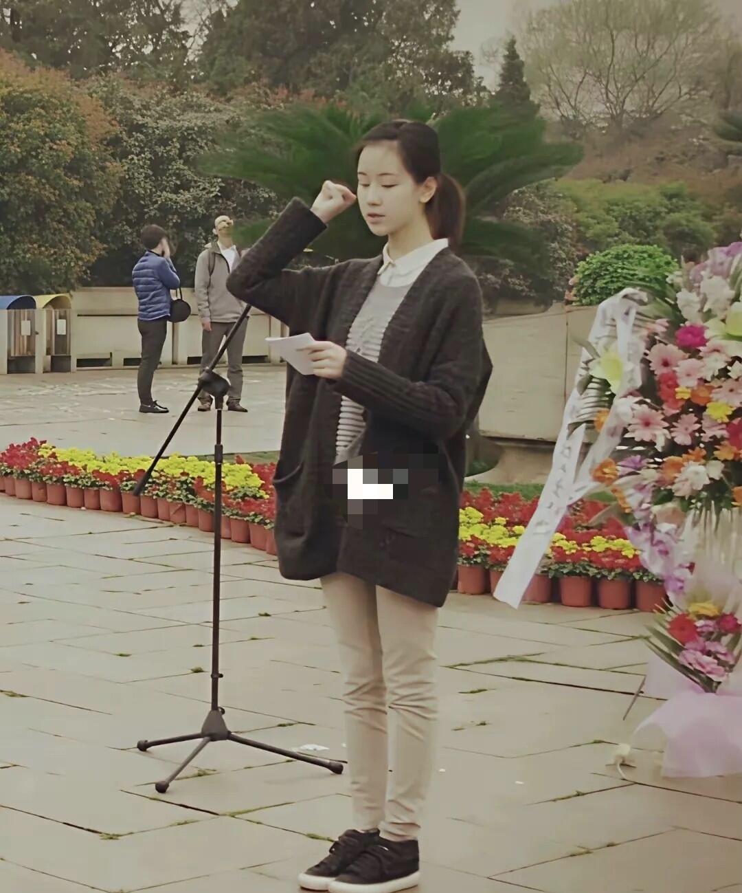 以前读书的时候这么看颜值平平，怎么就会成为南航的校花呢？那个时候是素颜，穿搭朴实