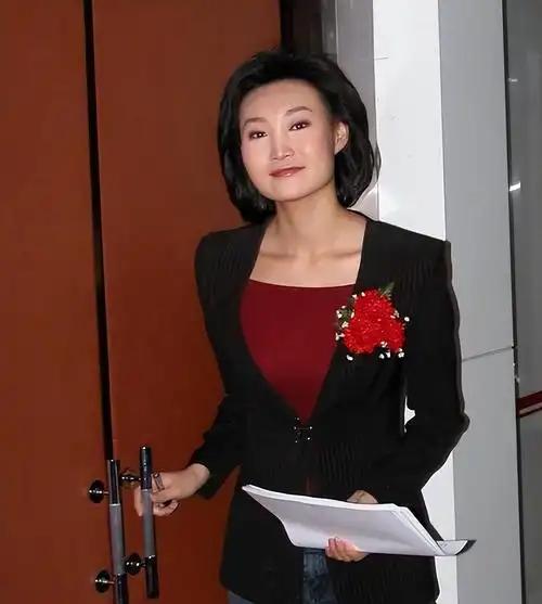 [点赞]李梓萌说，现在46岁了，还是租房住、没结婚。来北京二十多年一直租房，不