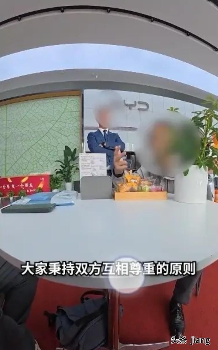 庞先生买了一辆车，当时4S店说，车主可以去店里吃工作餐和充电，结果男子一年去吃了