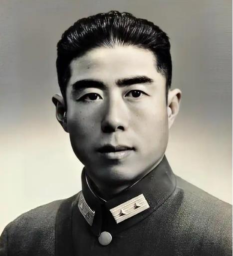 1950年，一个四川村妇向解放军举报自己的丈夫，说他言行举止不像一个普通人。解放