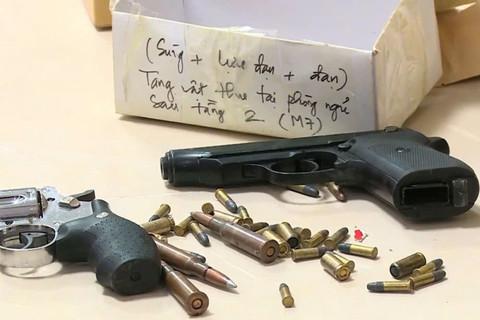 越南一群藏有4.8万袋毒品的人在警方围捕时开枪还击25年11月25日，越南公安