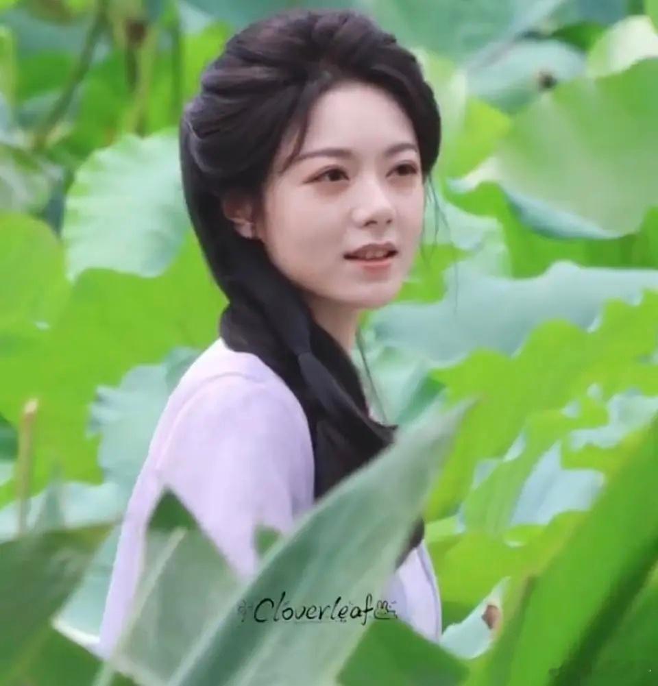 赵今麦上班也是黑眼圈的状态吗