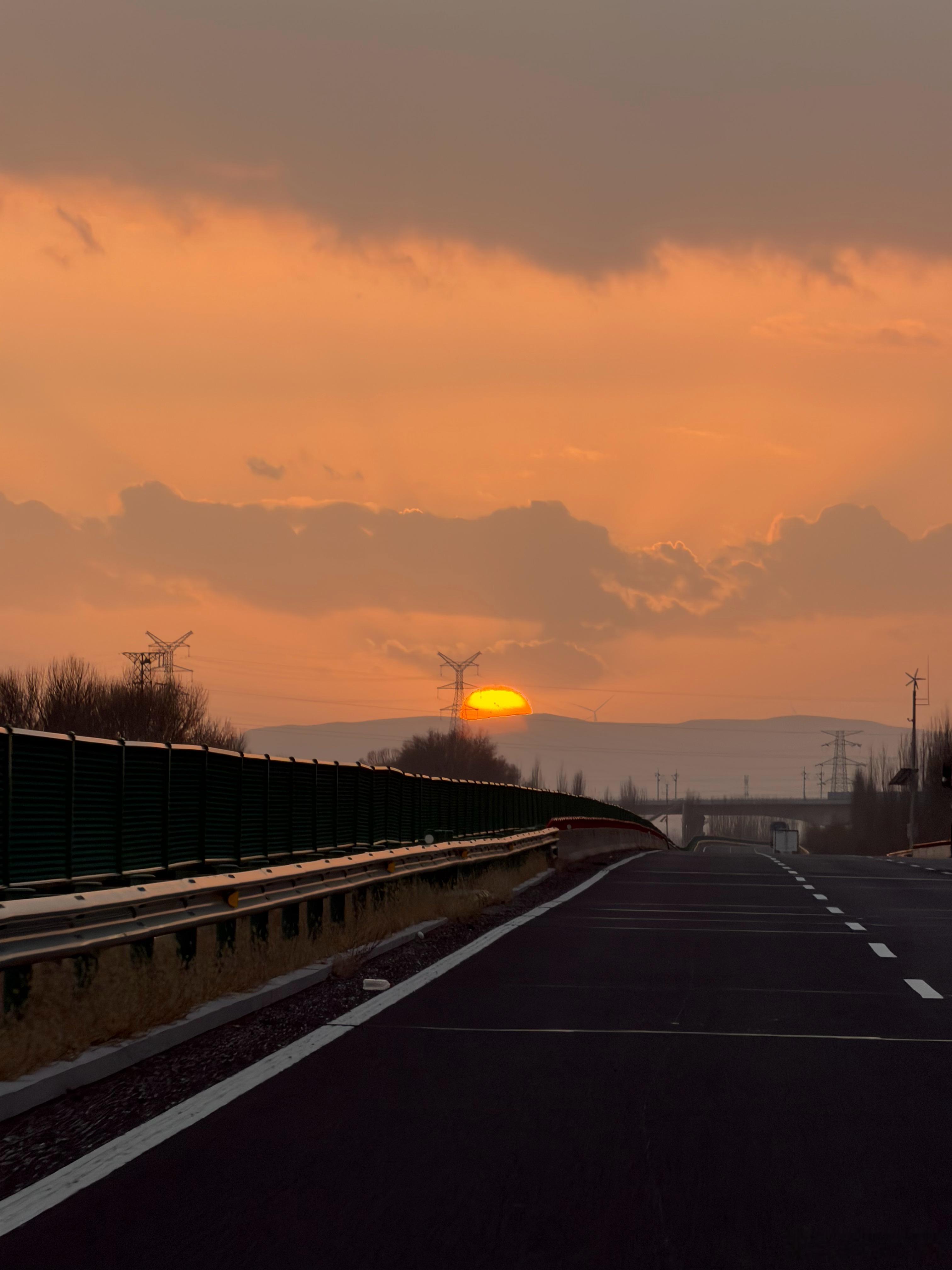 早2025年的最后一个月最后一个月的第一天还有啥今年没完成的梦想吗？早安