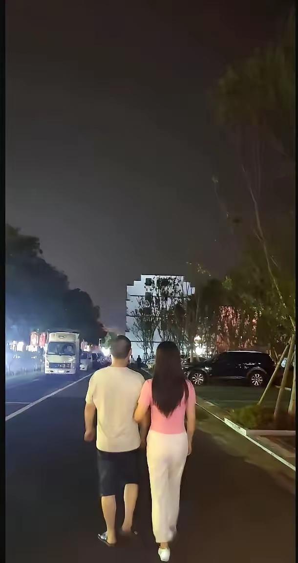 这个女孩，给你18.8万的彩礼，这家人已经很厚道了！你看你已经怀孕了吧？至少