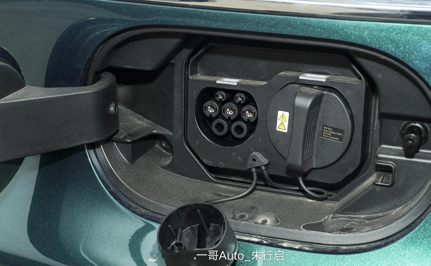 第五代宏光MINIEV将于本月（3月）下旬上市。新车此前已发布205km进阶款、