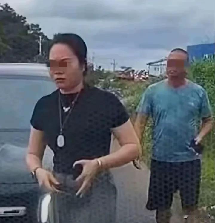 解释的太好了！1，证是假的吗？证是真的，是奔驰女司机丈夫黎某的。2，为何