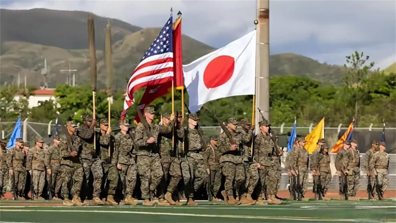 南海主动权牢牢掌握！解放军无人机对准英战机，一键“粘贴复制”当一架在海南岛周