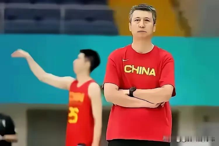 郭仕强摊上大事儿了。他把中国篮球界的天通破了。他推翻了中国篮球界一贯的执教理念。