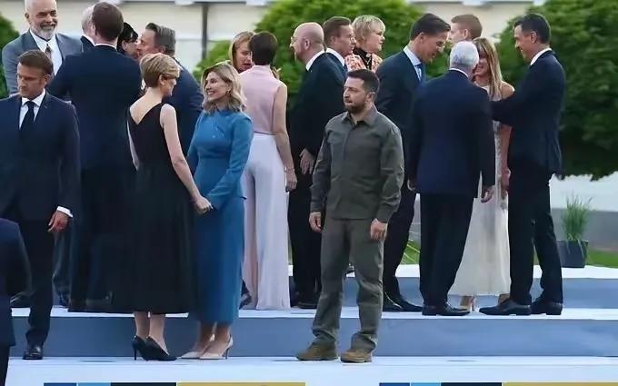 早知现在，何必当初！仗打到最后，乌克兰终究难逃被抛弃的命运，泽连斯基的“悲剧”演