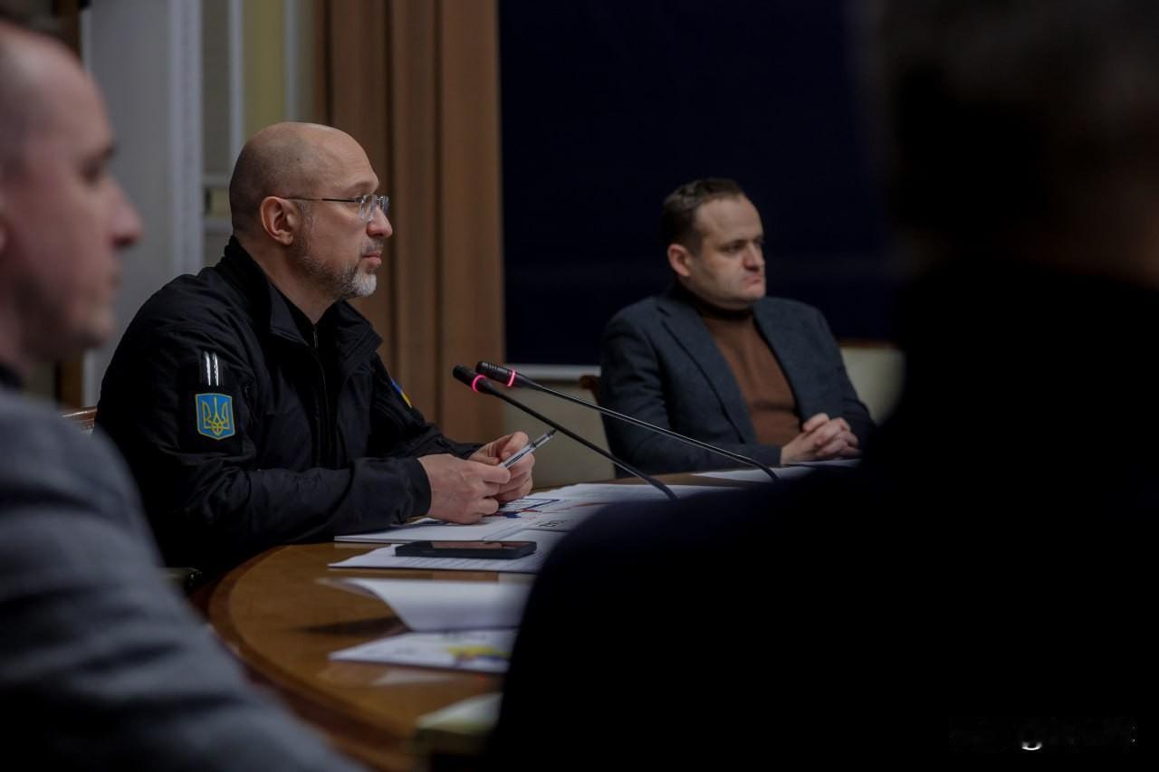 什梅加尔：能源系统遭大规模导弹袭击，关键区域已开始部署备用发电机2月3日，