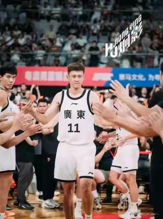 谁是核心？焦泊乔：15分贺希宁：15分胡明轩：13分徐杰：12分周鹏：