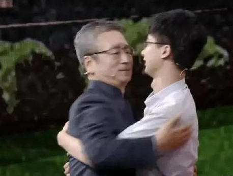 庞众望又获国家级大奖了，央媒是真的喜欢他，白岩松采访时，庞众望讲了一个故事，竟然
