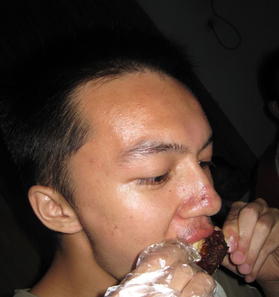 “自私的爹可怜的娃”黑龙江，一男子生怕孩子和老婆吃他的东西，买的零食都放在车里，