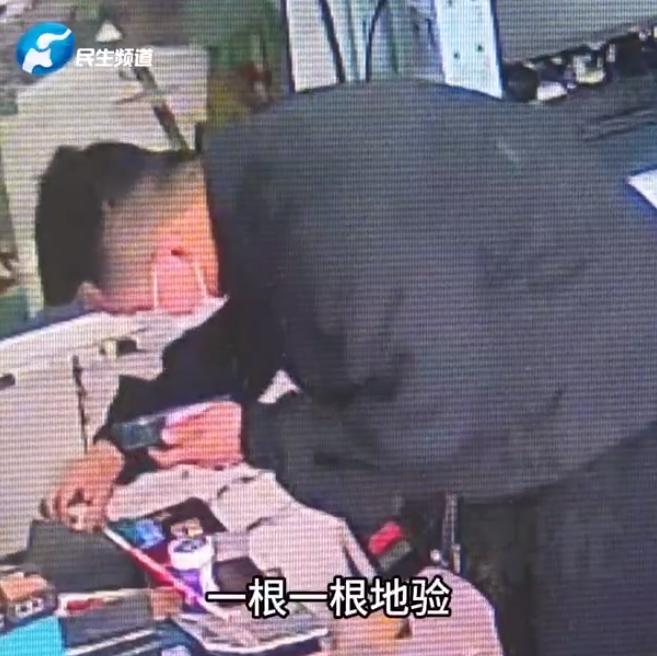最近，河南郑州一男子找到电视台求助。因为最近黄金价格跌宕起伏，身边有很多朋友都在